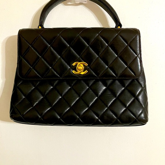 CHANEL Black Quilted lambskin with Gold hardware - Picture 1 of 7